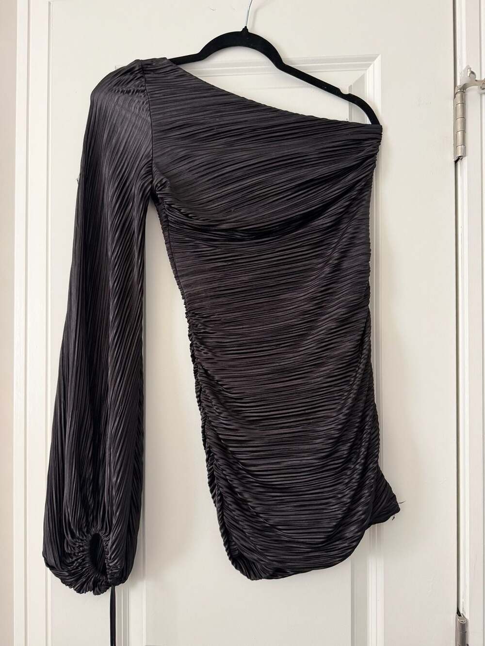 Lucy in the Sky Black One-Shoulder Long Sleeve Textured Mini Dress
